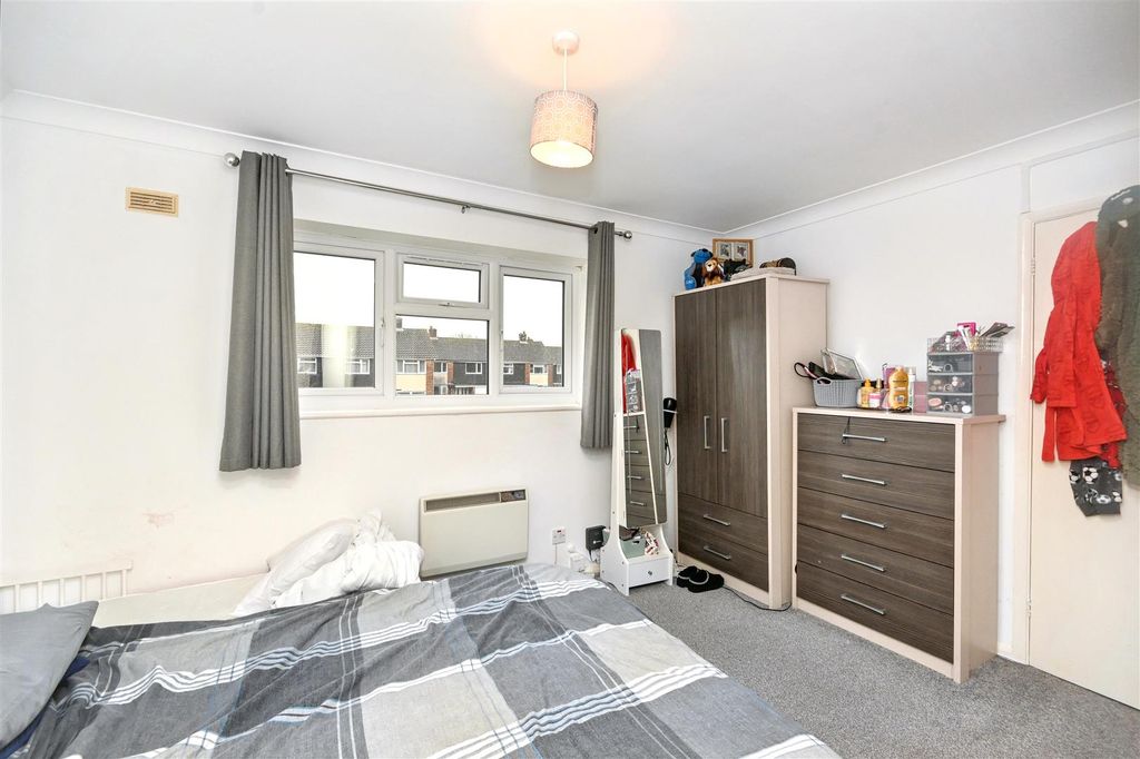 1 bed flat for saleWindsor Way, Polegate BN26 photo 4