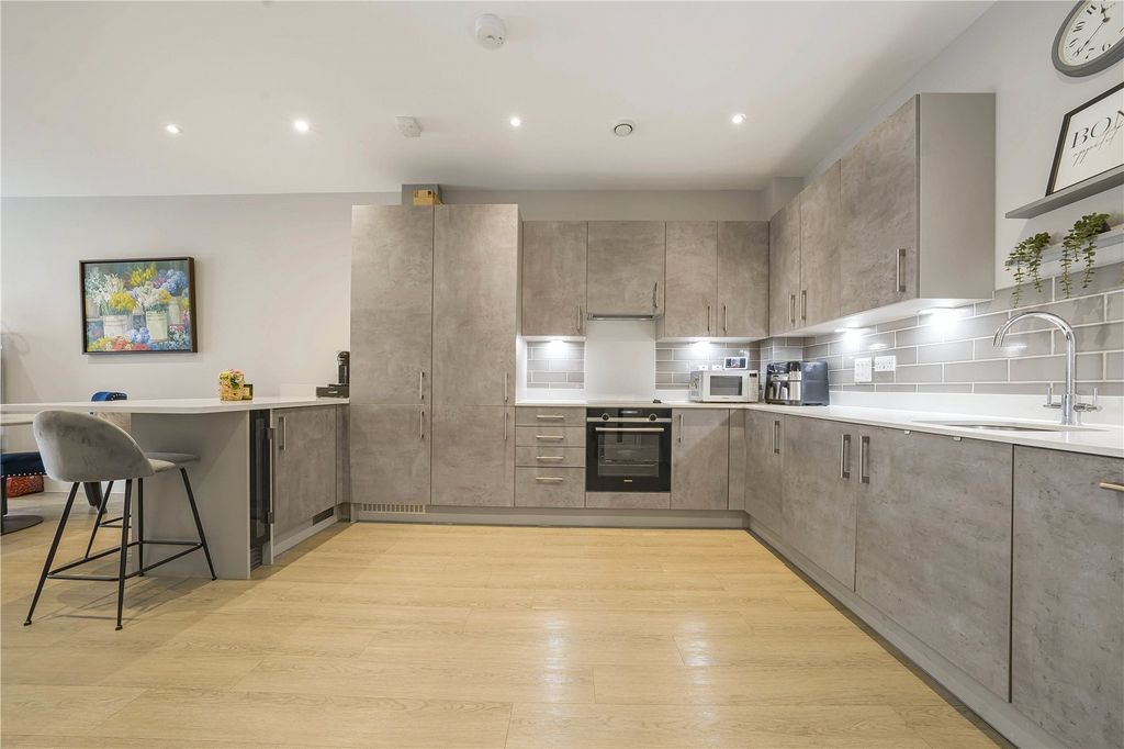 Additional image 10 of 2 bed flat for saleCoombe Road, New Malden KT3
