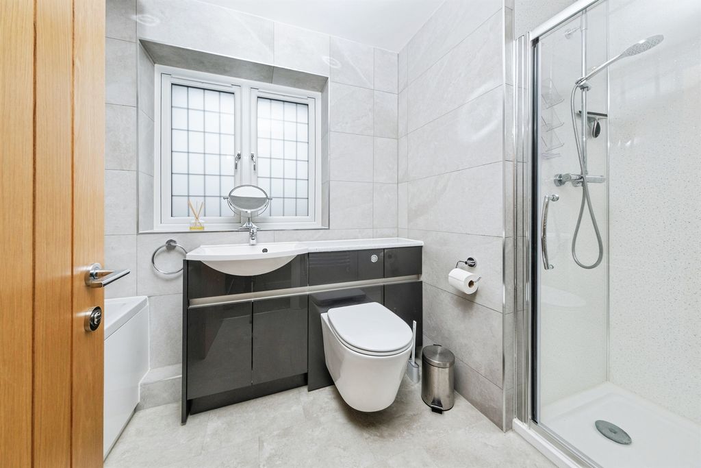 Additional image 21 of 4 bed detached house for saleTabard Gardens, Newport Pagnell MK16