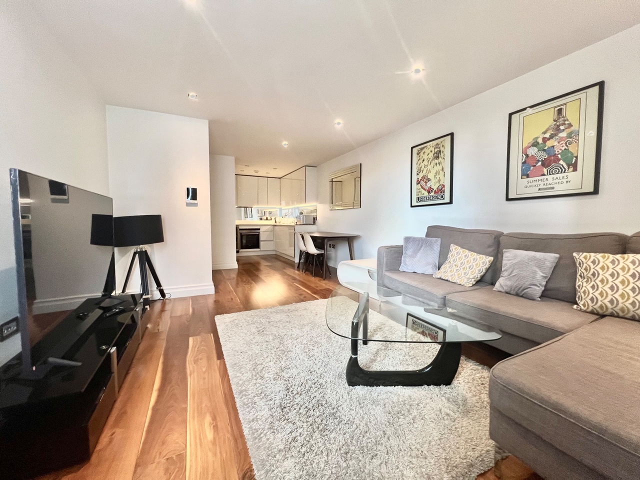 1 Bed Flat, Bridge Place, SW1V, N1 7GU