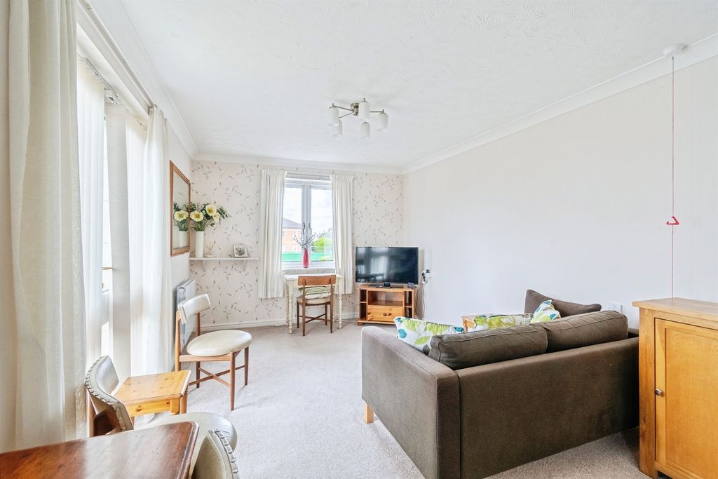 1 bed flat for saleLowbourne, Melksham SN12 photo 4