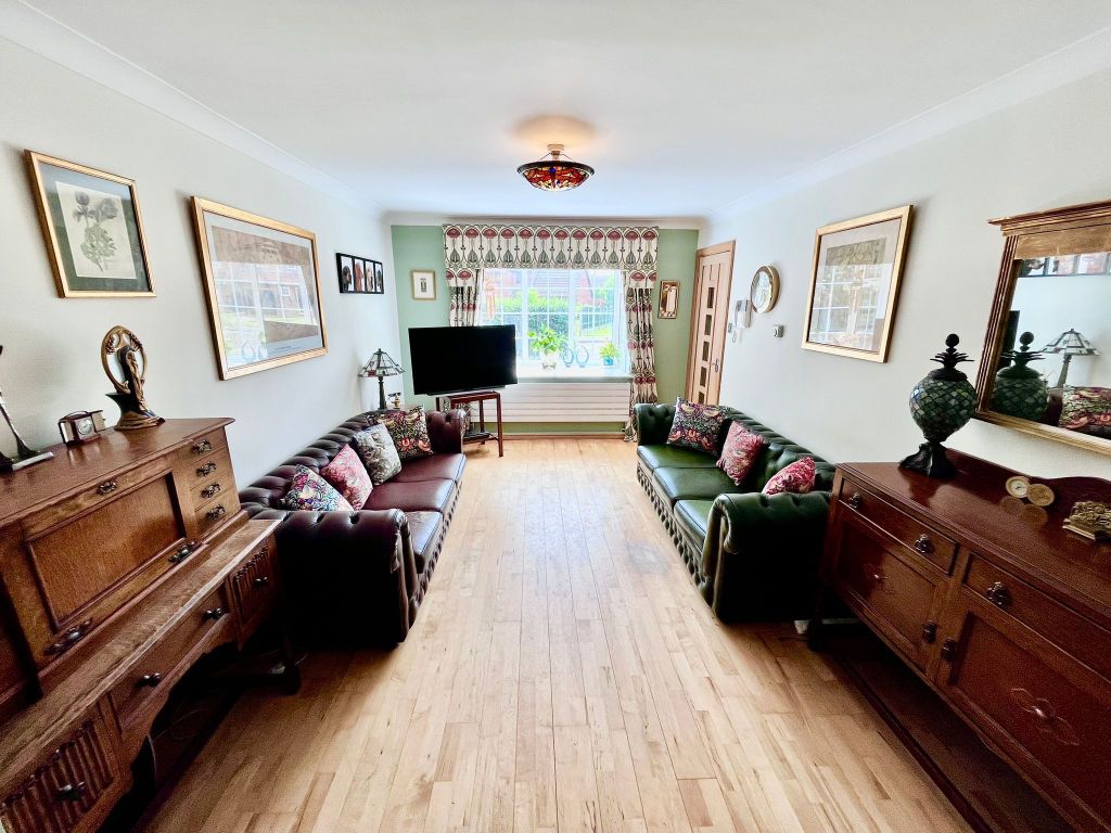 Additional image 3 of 5 bed detached house for saleDulwich Close, Newport Pagnell MK16