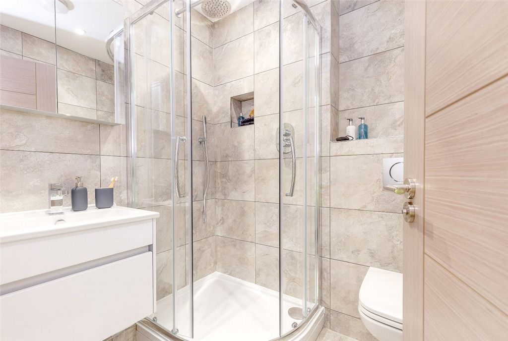 Additional image 10 of 2 bed flat for saleSteel Close, Newbury, Berkshire RG14