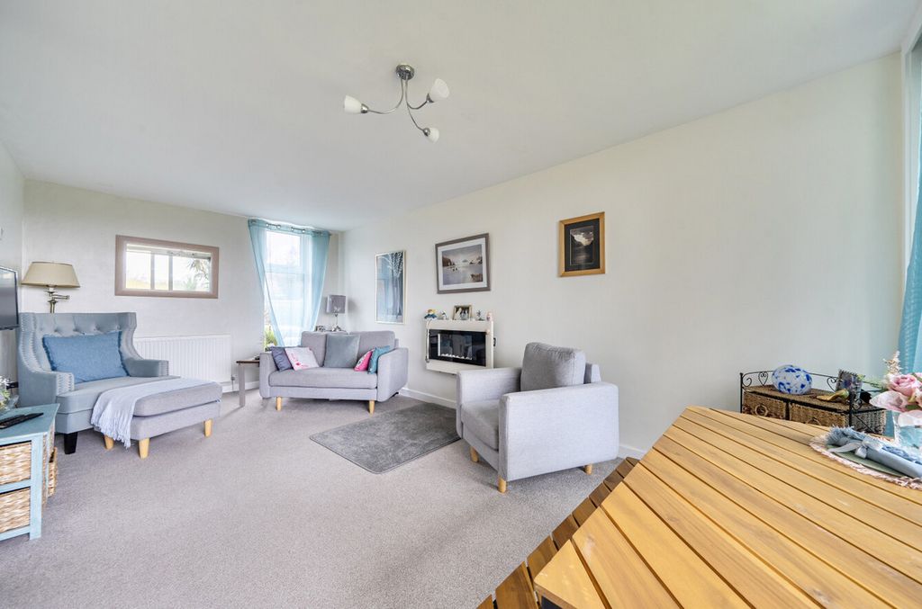 Additional image 3 of 3 bed flat for saleStation Road, Pulborough RH20