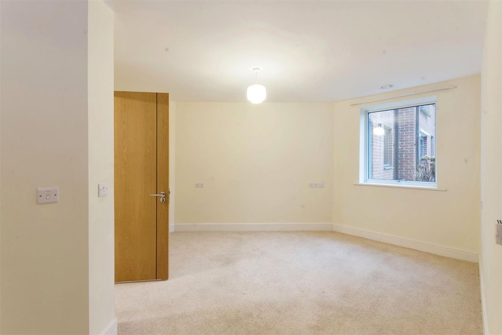 Additional image 11 of 2 bed flat for sale8 Westonia Court, 582-592 Wellingborough Road, Northampton NN3