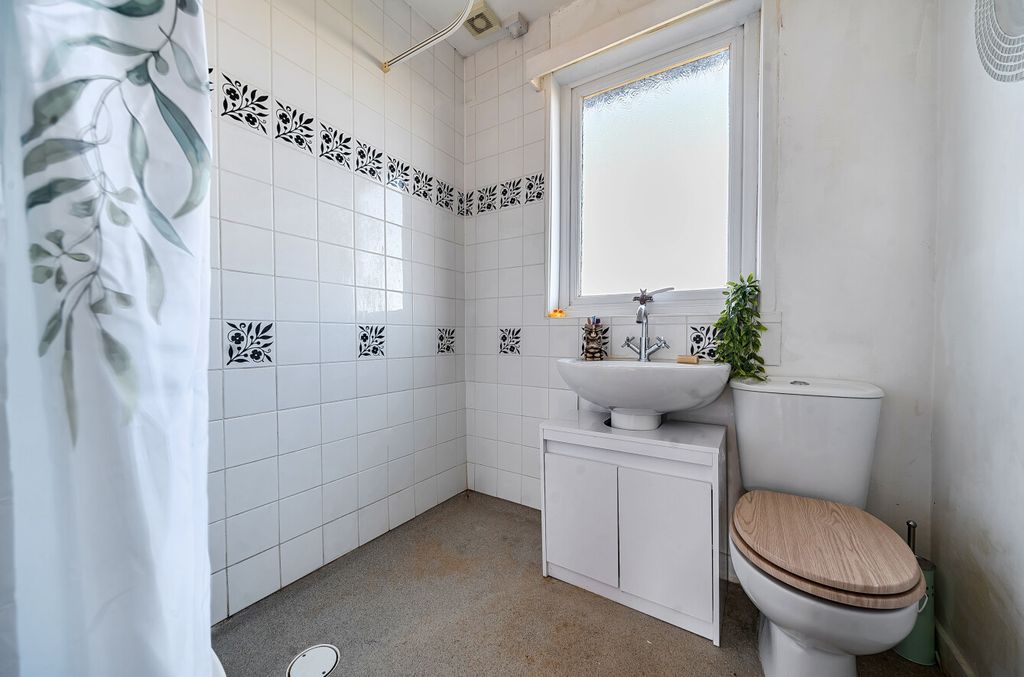 Additional image 6 of 2 bed flat for saleAnnweir Avenue, Lancing, West Sussex BN15