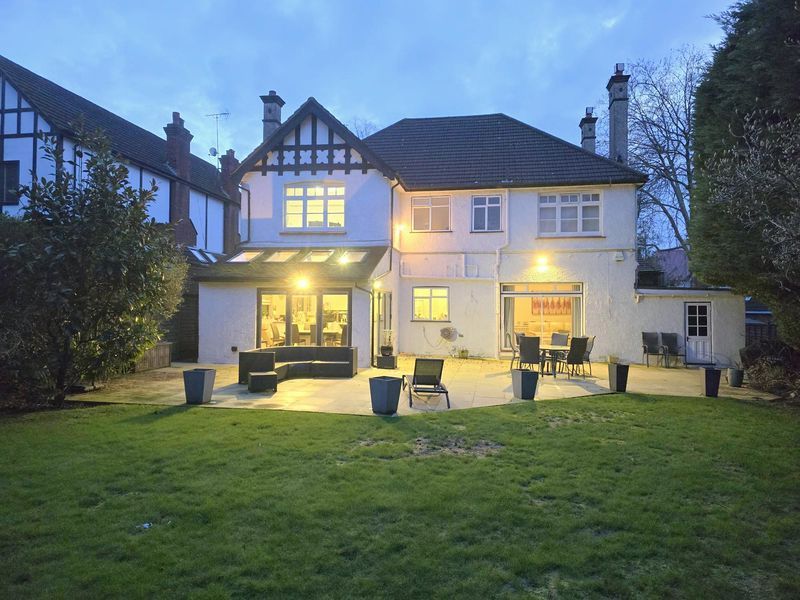 5 bed detached house for saleThe Avenue, Hatch End HA5