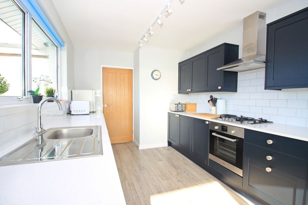 3 bed detached bungalow for salePorthilly View, Padstow PL28 photo 4