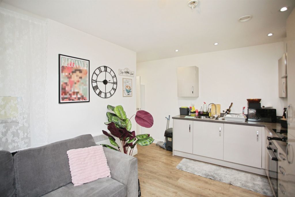 1 bed flat for saleWoodside Park, Rugby CV21 photo 4