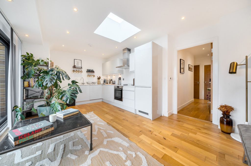 Additional image 8 of 2 bed flat for saleCrofton Lane, Orpington BR5