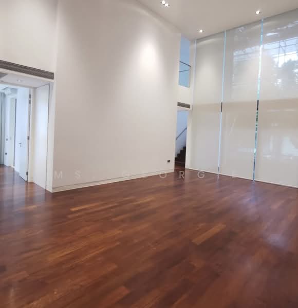 Exclusive Ground Floor Duplex with Private Courtyard & Lap Pool photo 3