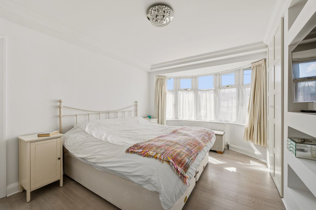 Additional image 9 of 4 bed semi-detached house for saleMonkleigh Road, Morden SM4