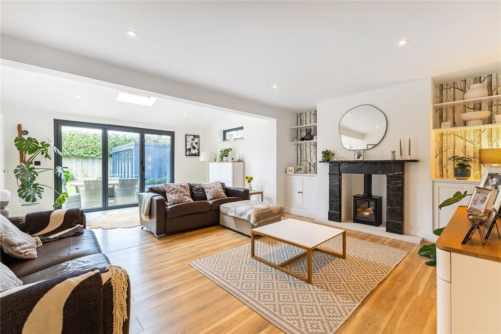 Additional image 4 of 5 bed detached house for saleHeather Gardens, Newbury, Berkshire RG14