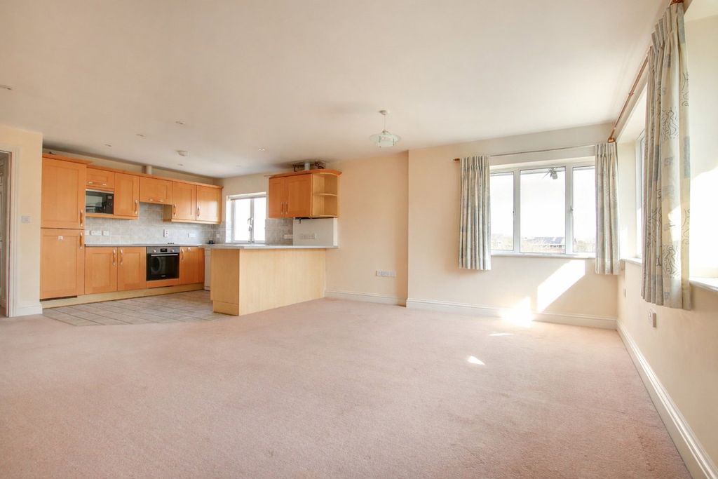 Additional image 2 of 2 bed flat for saleAvenue Road, Lymington, Lymington SO41