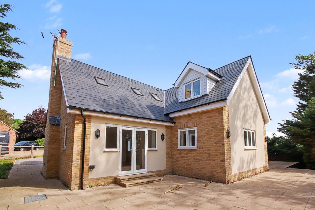 Additional image 14 of 4 bed property for saleOrchard House, 6 The Highlands, Exning, Newmarket, Suffolk CB8