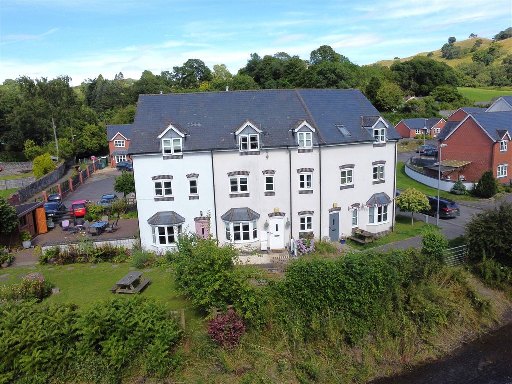 3 bed terraced house for saleMaes Myllin, Llanfyllin, Powys SY22