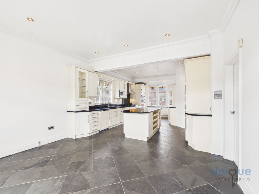 5 bed detached house for saleThe Boulevard, Lytham St. Annes FY8 photo 4