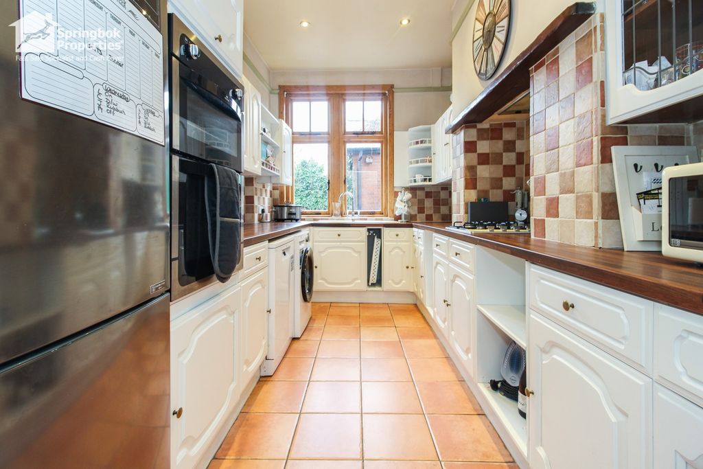 Additional image 8 of 5 bed semi-detached house for saleSnydale Road, Normanton, Wakefield, West Yorkshire WF6