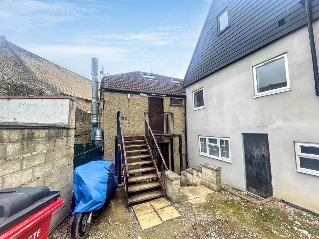 Additional image 7 of 1 bed flat for saleFlat 1 Oxford House, 6 Marlborough Street, Faringdon, Oxfordshire SN7