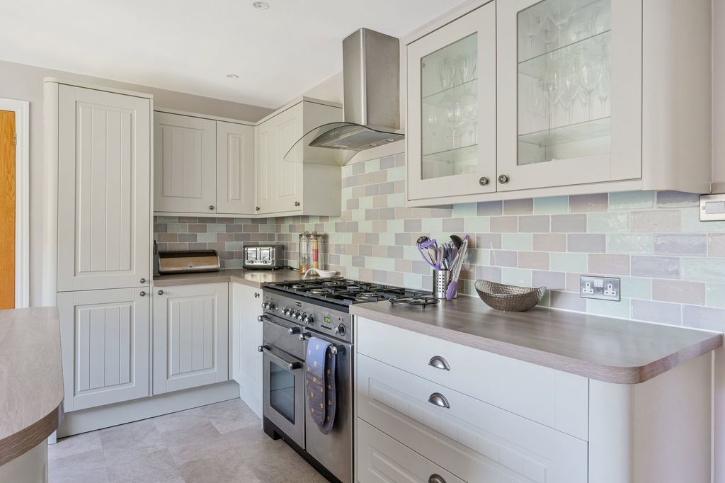 Additional image 4 of 5 bed detached house for saleWilderness Road, Oxted RH8