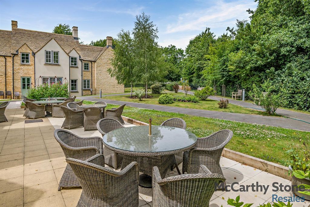 1 bed flat for saleHawkesbury Place, Fosseway, Stow On The Wold GL54