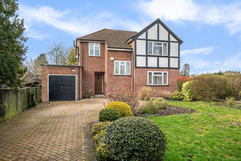 4 bed detached house for saleOsborne Road, Potters Bar EN6