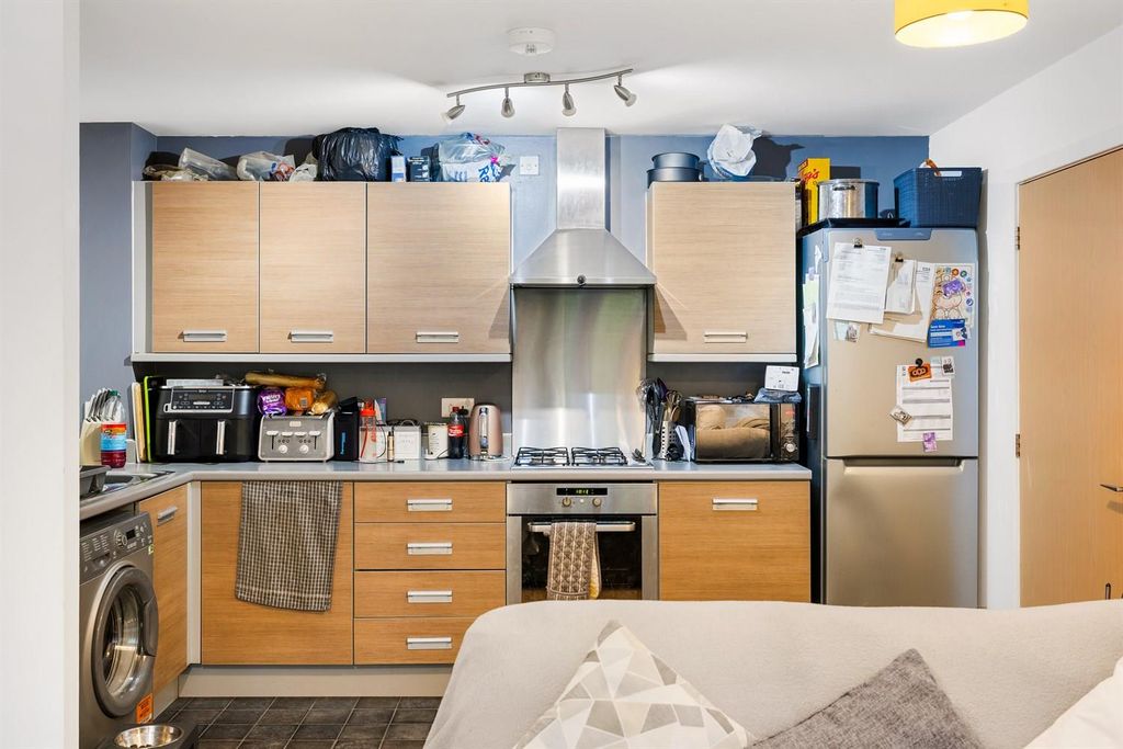 Additional image 9 of 2 bed flat for saleSpiro Close, Pulborough RH20