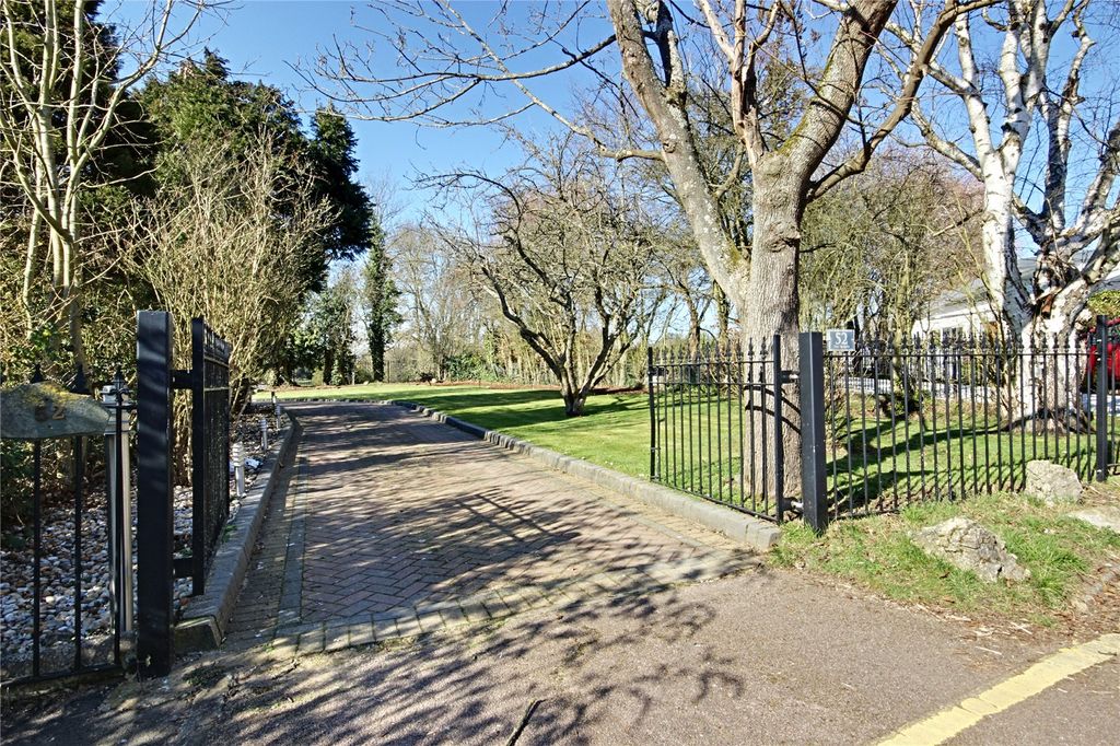 Additional image 2 of 5 bed detached house for saleThe Avenue, Potters Bar, Hertfordshire EN6