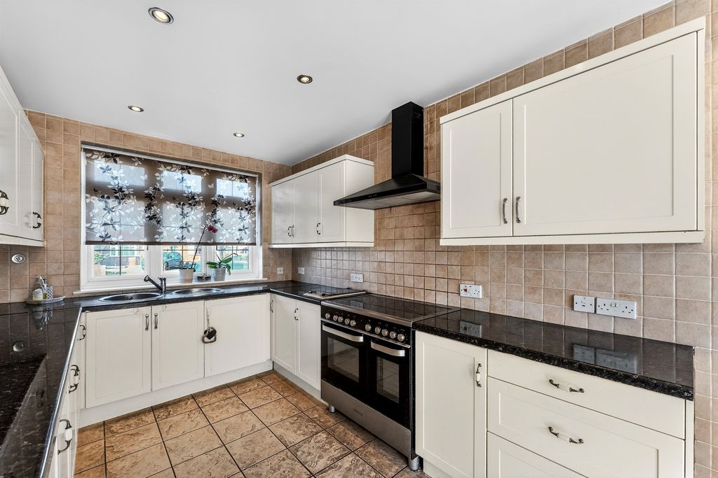Additional image 3 of 5 bed semi-detached house for saleThurleston Avenue, Morden SM4