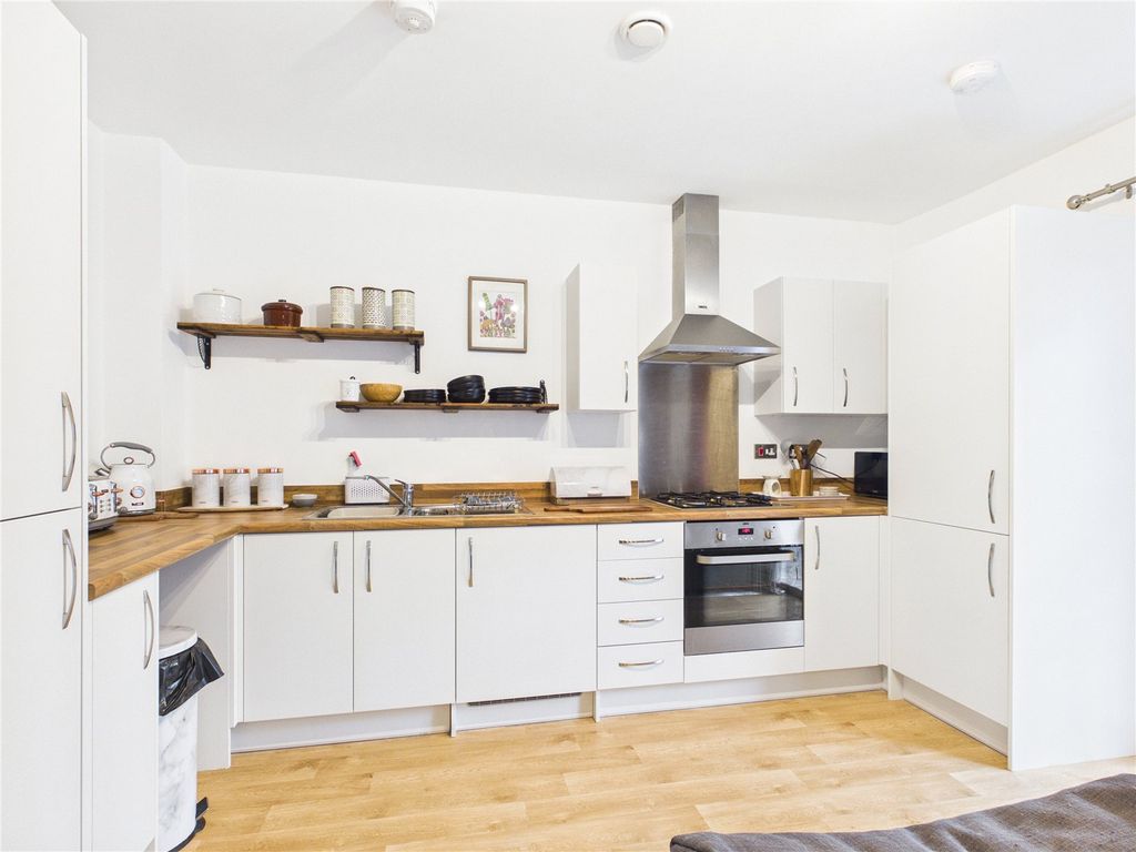 Additional image 4 of 2 bed flat for saleWestminster Road, Macclesfield, Cheshire SK10