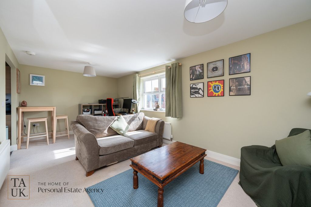 Additional image 3 of 1 bed flat for saleHarwood Close, Pulborough RH20