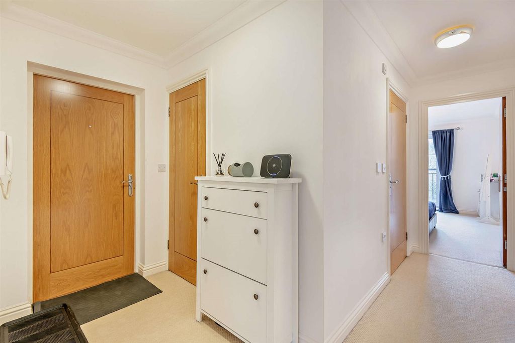 2 bed flat for saleThe Chimes, Bearsted, Maidstone ME14 photo 3
