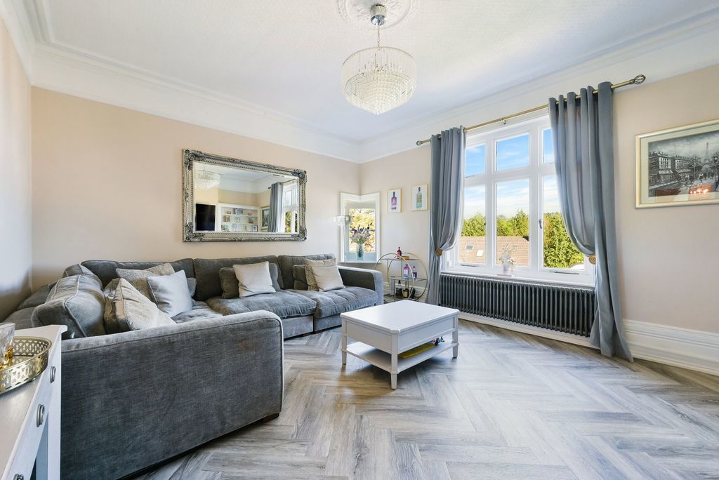 3 bed flat for saleWesterham Road, Oxted RH8