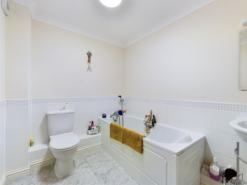Additional image 14 of 3 bed flat for salePentire Avenue, Pentire, Newquay TR7