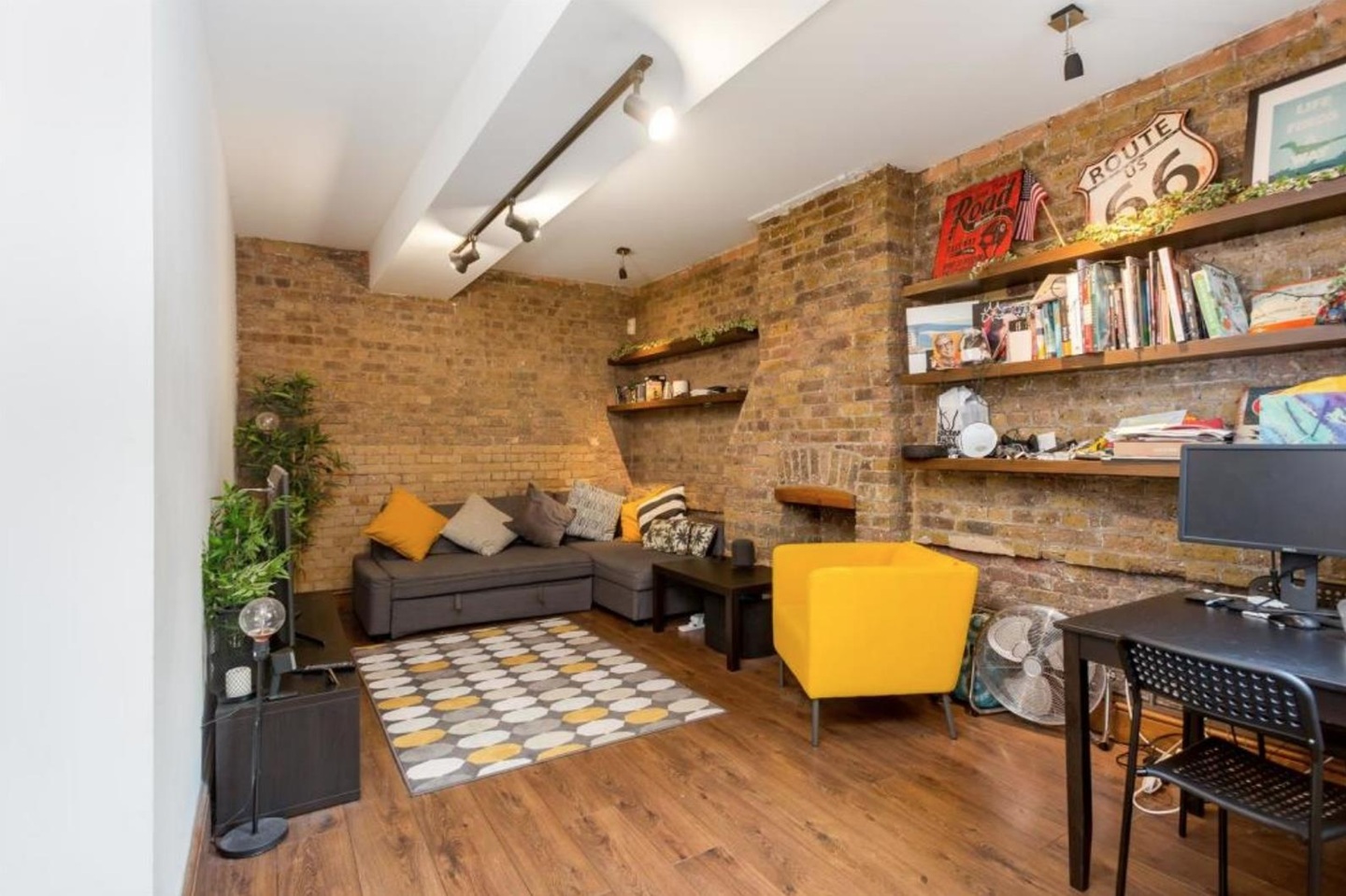 1 Bed Flat, Prince Of Wales Passage, NW1, N1 7GU