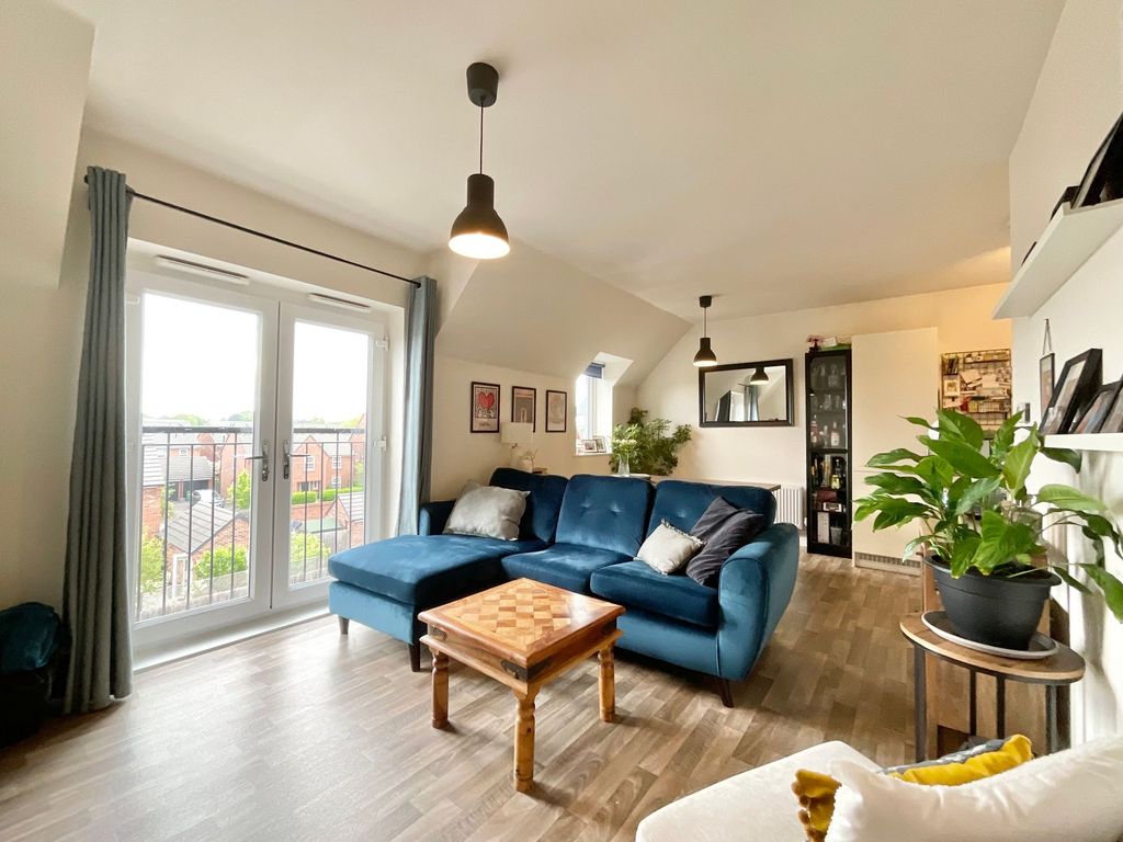 2 bed flat for saleReaseheath Way, Henhull CW5 photo 2