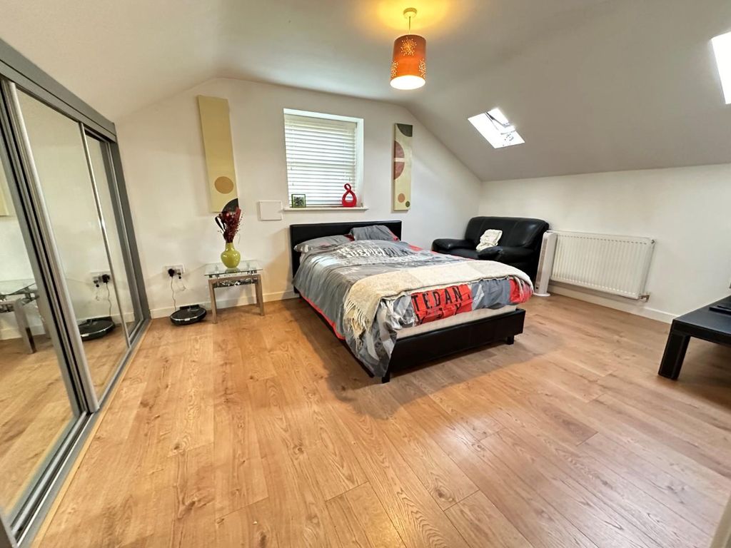 2 bed flat for saleThornton Hall Close, Northampton NN2 photo 4