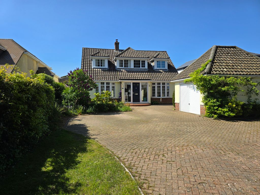 4 bed detached house for saleDaniells Walk, Lymington, Hampshire SO41