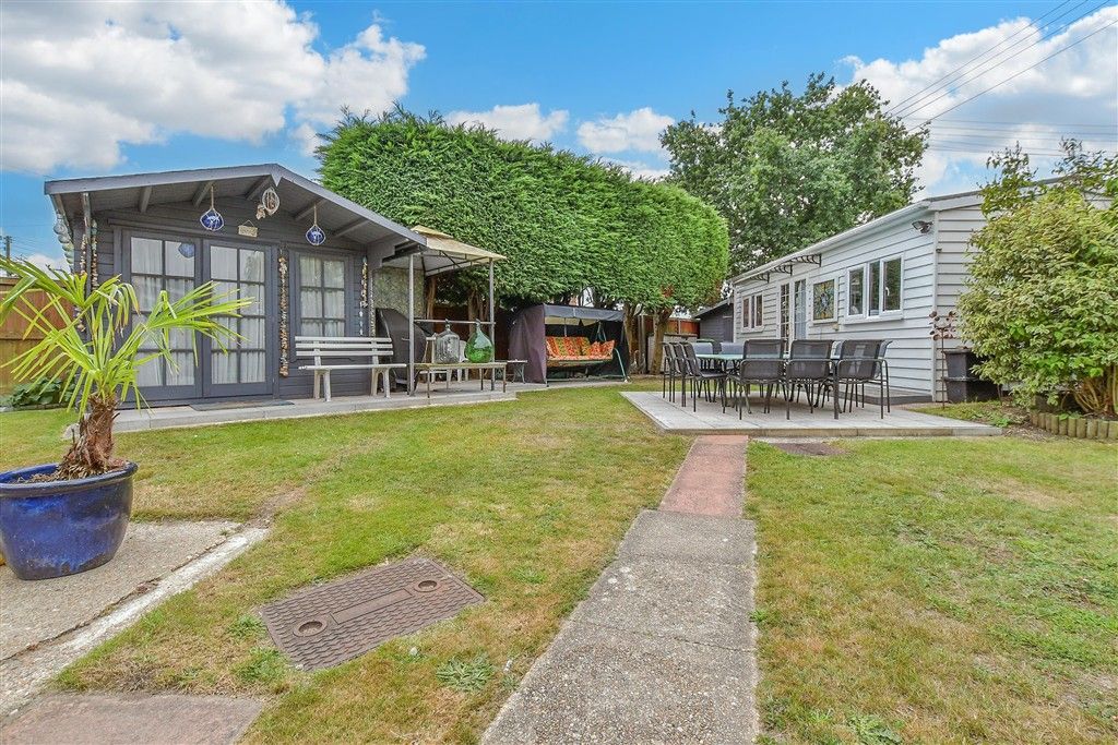 5 bed bungalow for saleSt. Mary's Road, New Romney, Kent TN28