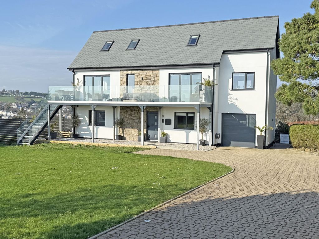 4 bed detached house for saleThe Mount, Par, Cornwall PL24