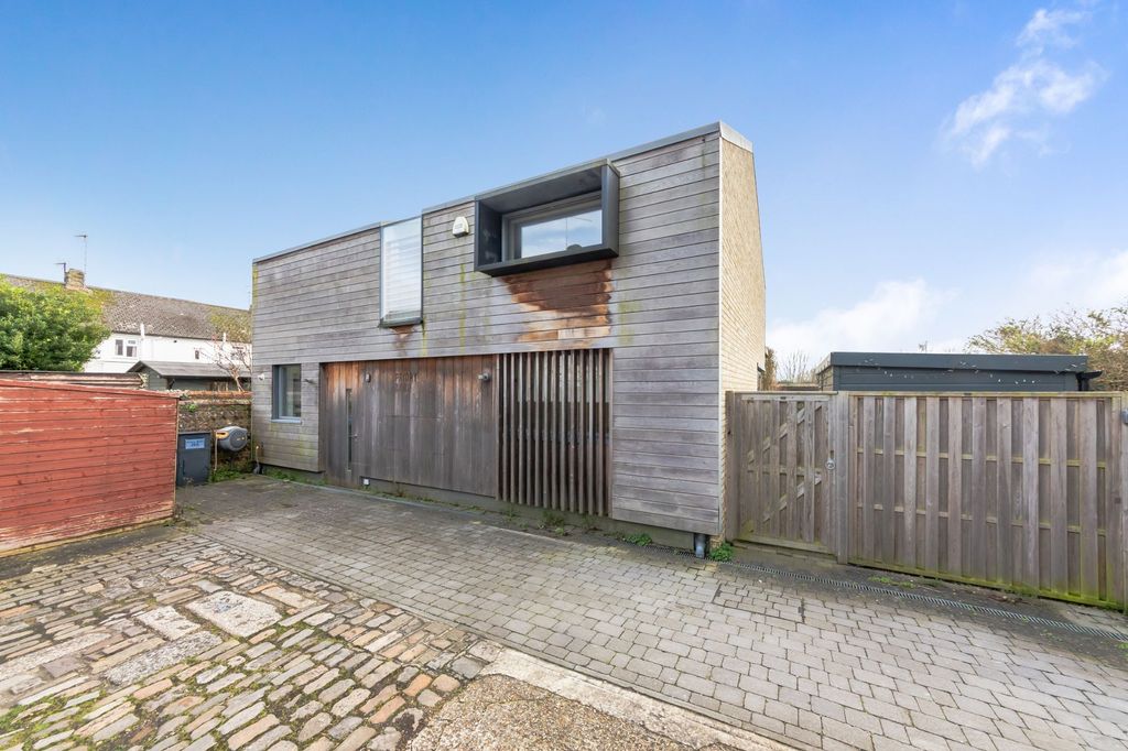3 bed detached house for salePriory Street, Lewes BN7