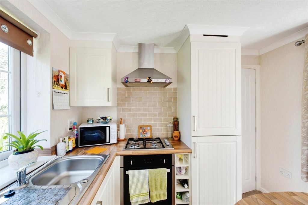 Additional image 9 of 1 bed mobile/park home for saleThatched Cottage Park, Southampton Road, Lyndhurst, Hampshire SO43