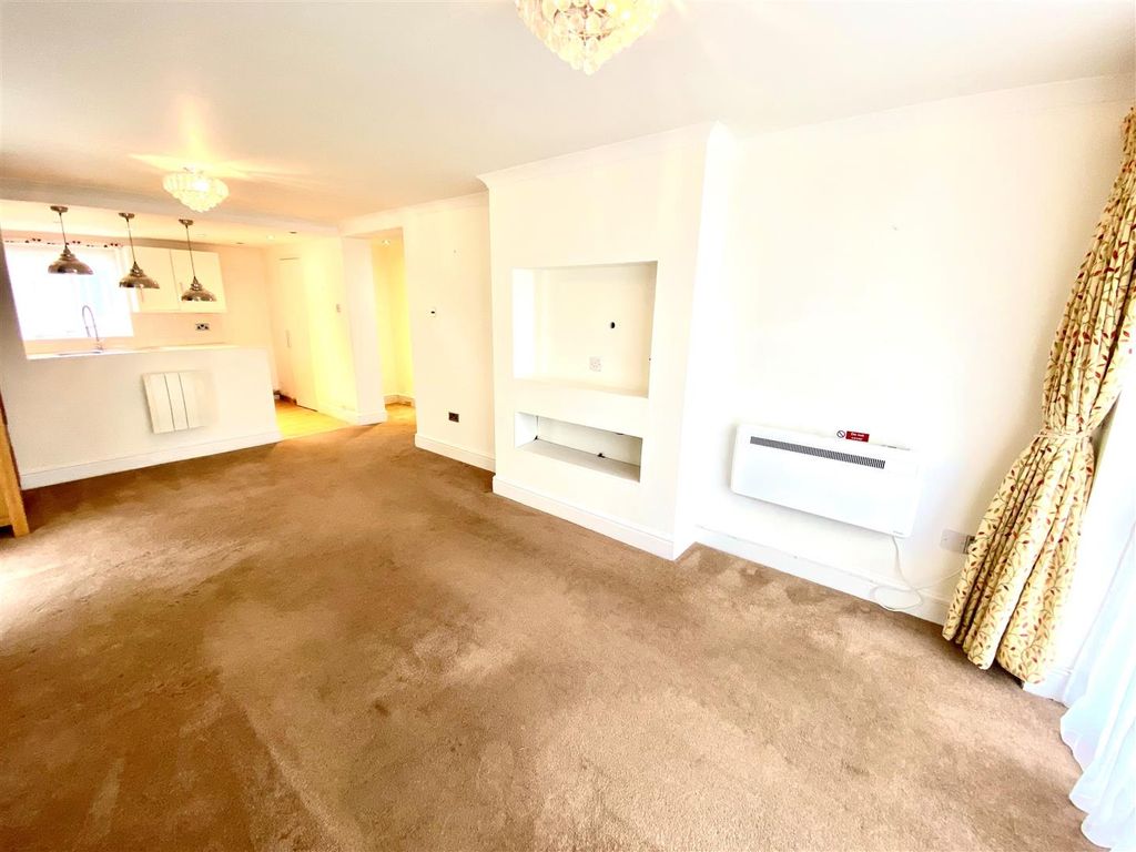 2 bed flat for saleGresley Court, Hawkshead Road, Potters Bar EN6 photo 4