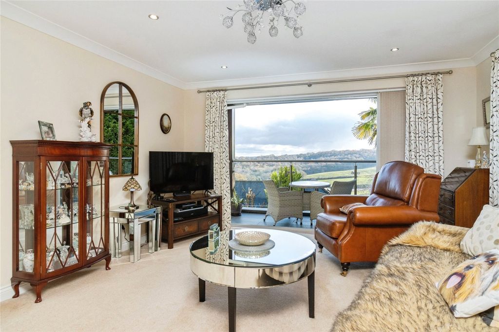 2 bed flat for saleSouth Road, Newton Abbot, Devon TQ12 photo 2