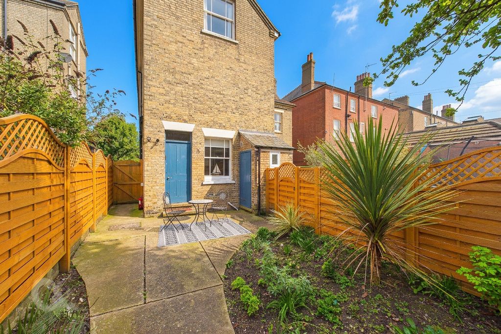 Additional image 28 of 6 bed detached house for saleKirkley Cliff Road, Lowestoft NR33
