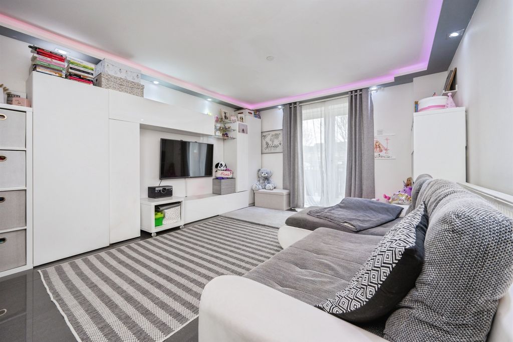 Additional image 2 of 1 bed flat for saleAddenbrookes Road, Newport Pagnell MK16