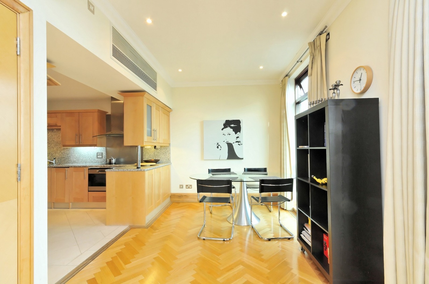 2 Bed Penthouse, Belvedere Road, SE1, N1 7GU photo 3