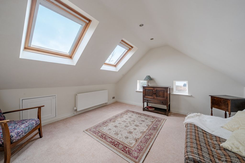Additional image 10 of 4 bed bungalow for saleCarron Lane, Midhurst GU29