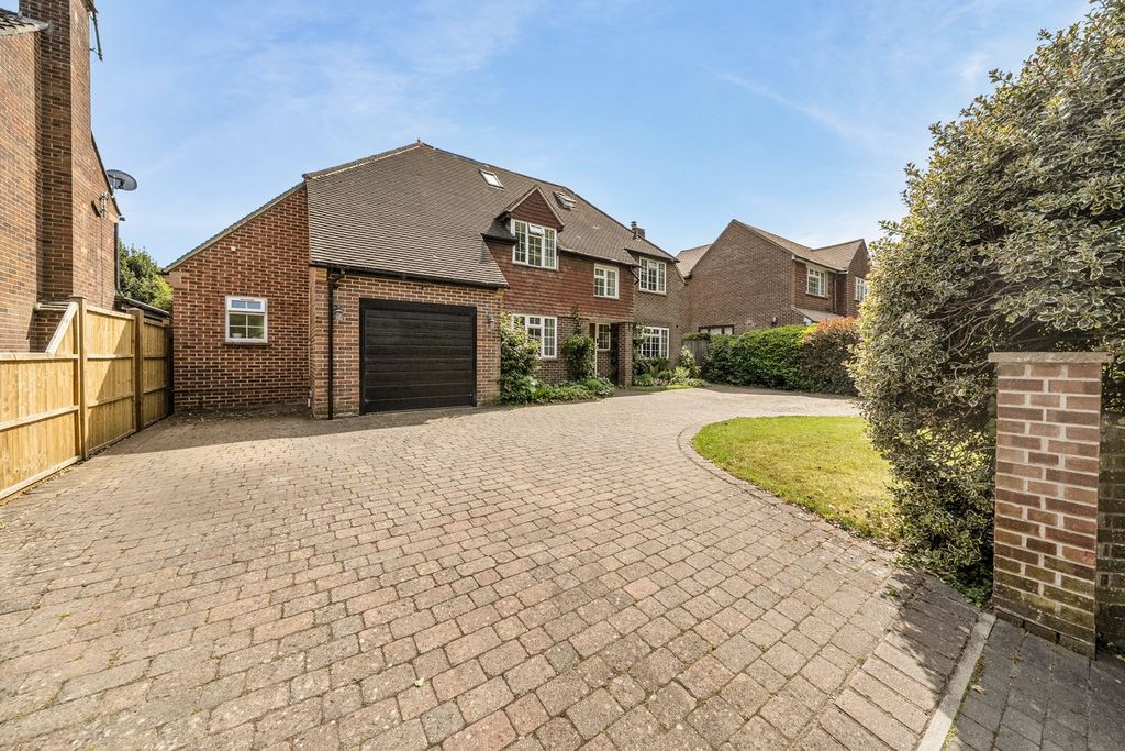 5 bed detached house for saleGrove Road, Newbury RG14