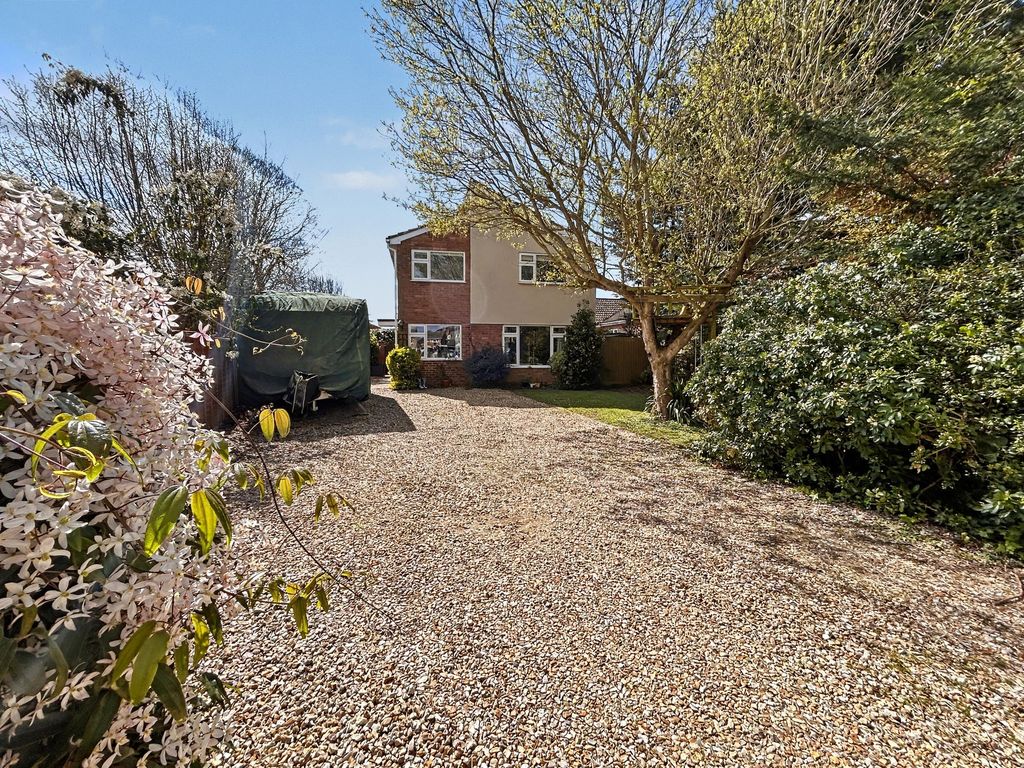 4 bed detached house for salePaddock Close, Pershore WR10